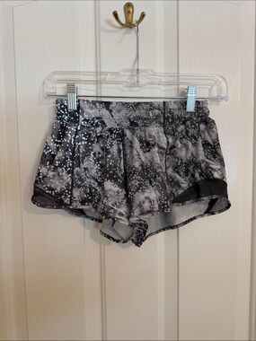 lululemon athletica Hotty Hot Low-Rise Lined Short 2.5" *Reflective